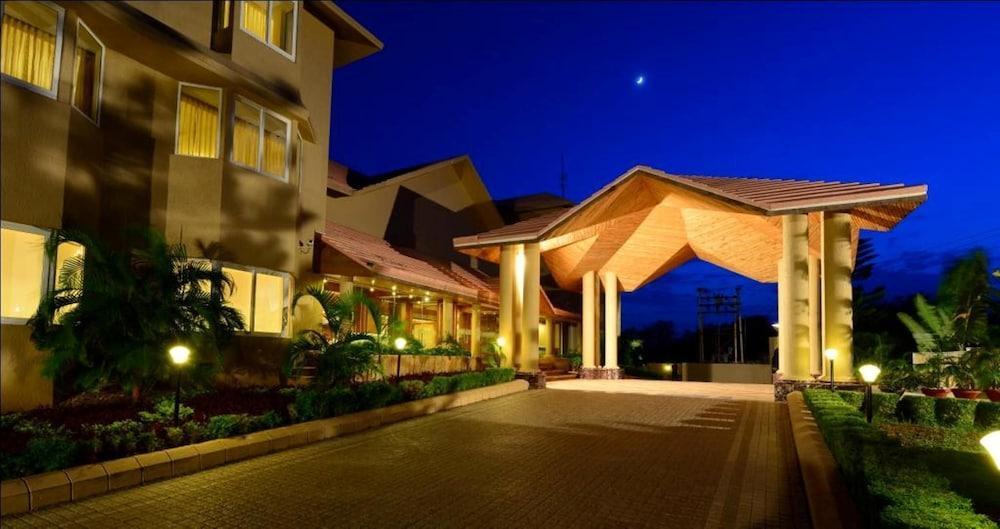 The Chariot Resort & Spa Puri Exterior photo